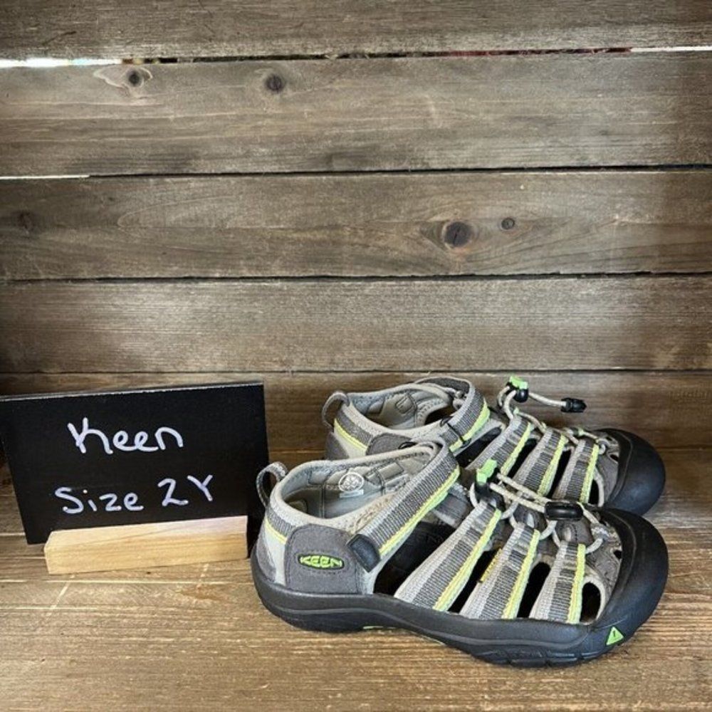 Childrens Big Kids Keen Newport H2 Waterproof Gray Shoes Sandals Size 2 Y GUC